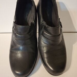 Sku 060-  Clarks Woman’s Casual Size 9.5 Black Soft Leather. Pre lovedCondition.